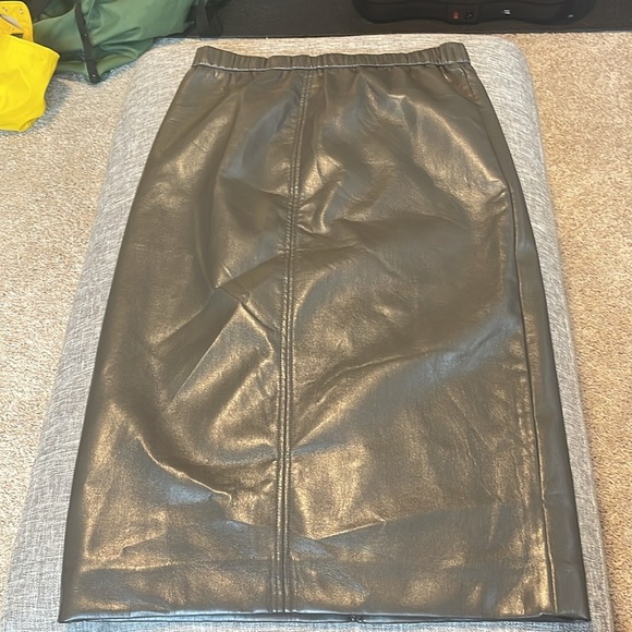 Faux Leather Pencil Skirt
T Tahari - Picture 9 of 9